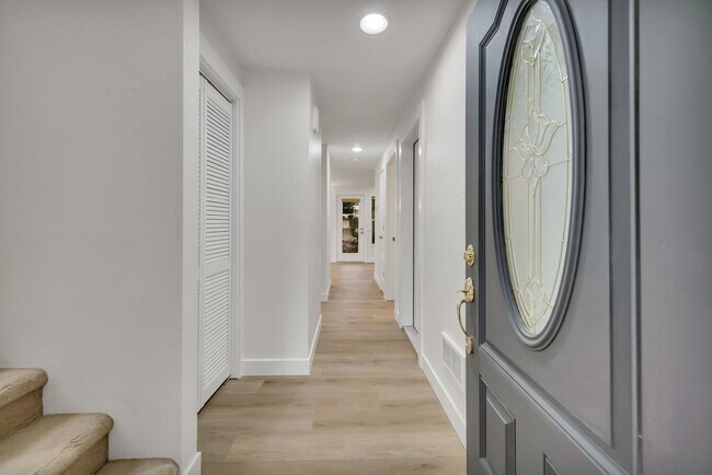 Building Photo - 7143