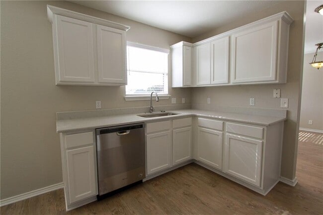 Building Photo - 14909 Chamberlain Ct
