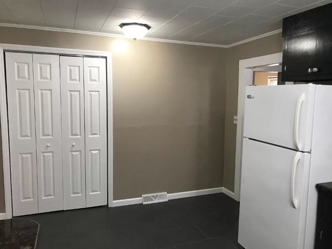 Building Photo - 597 Emma Rd