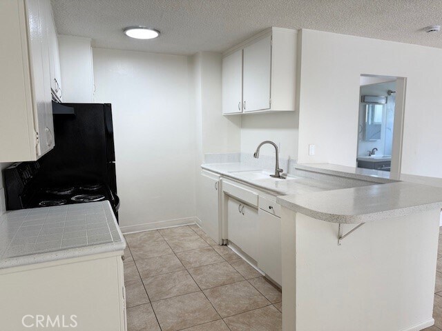 Building Photo - 685 E Vista Chino