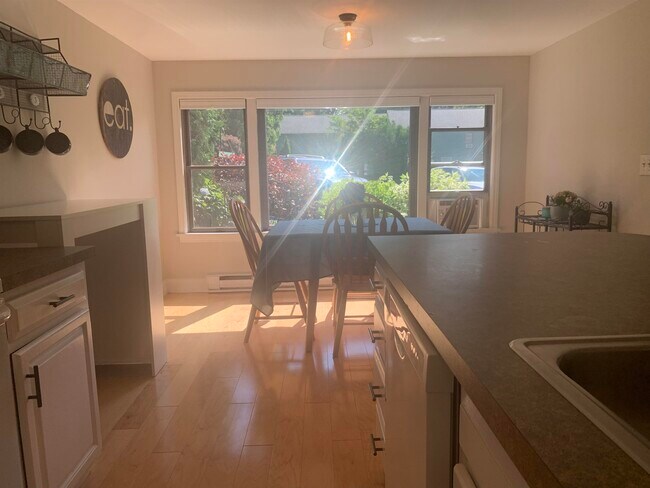 Building Photo - 508 Piscassic St