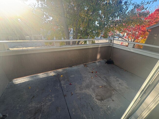 Building Photo - Charming top-level 2-bedroom, 1-bath condo in a highly desirable gated community.