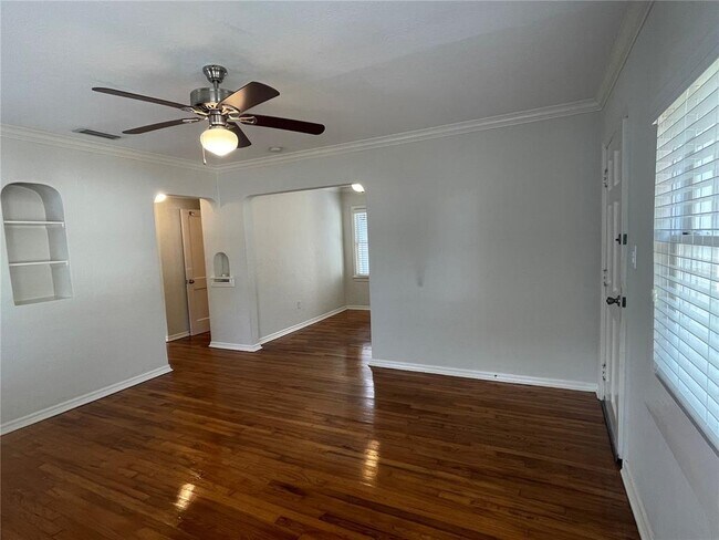 Building Photo - 303 S Audubon Ave