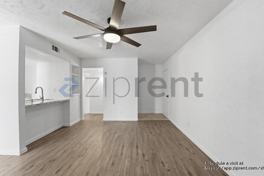 Building Photo - 1620 N Wilmot Rd