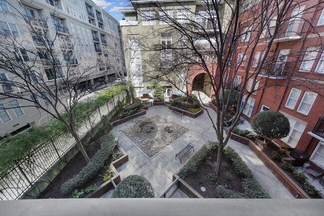 Building Photo - Beautiful 2 Bed 2 Bath Condo in Dilworth!