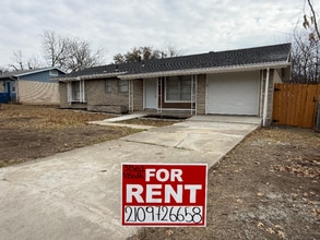 Building Photo - 4410 Moana Dr