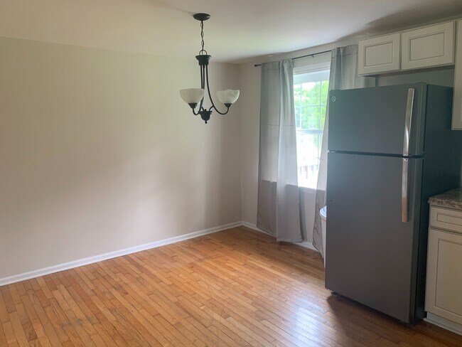 Building Photo - AVAILABLE NOW! 3 Bedrooms/1 1/2 Bath with Double living room space.