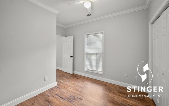 Building Photo - 1606 Columbia Ave