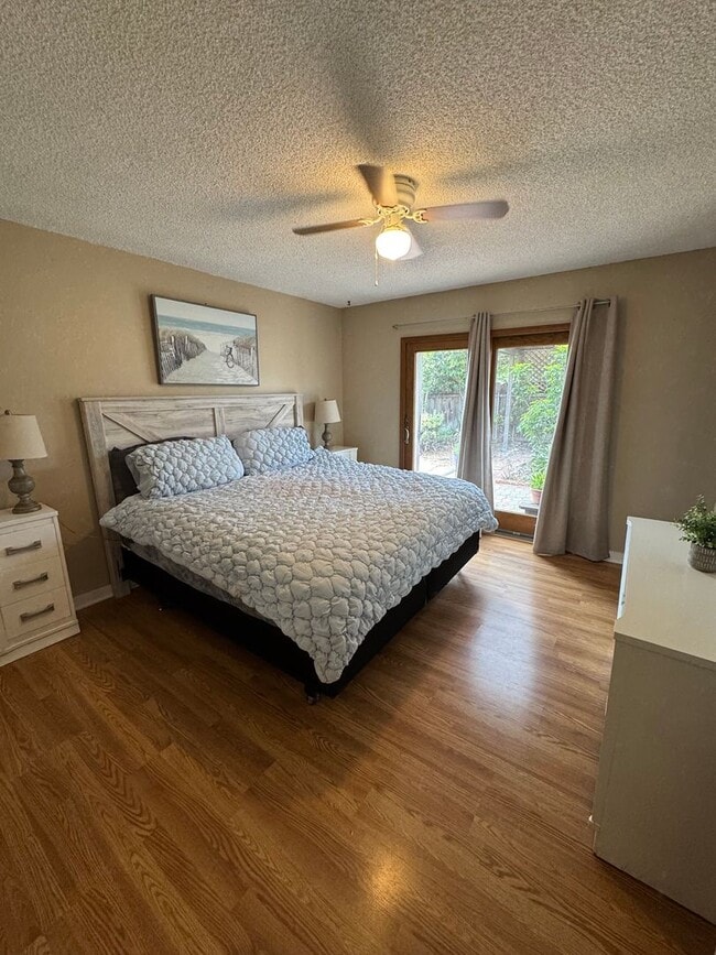 Building Photo - Fully Furnished Home Near the Beach in Gro...
