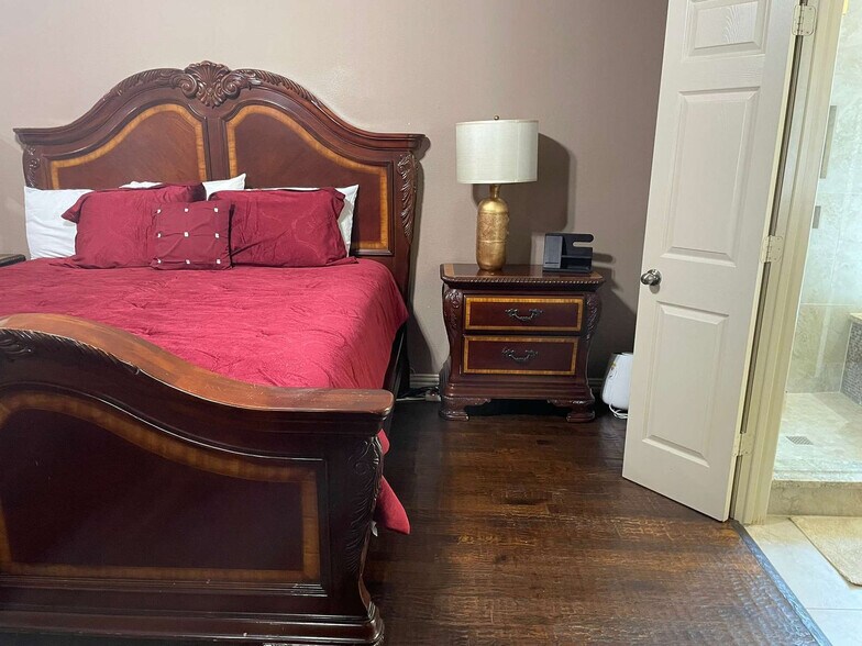 Building Photo - 9312 Warm Springs Cir