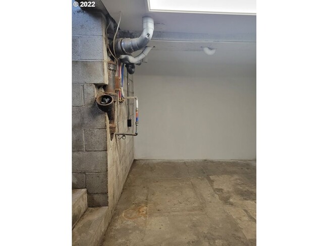 Building Photo - 2303 N Fir St