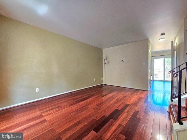 Building Photo - 8561 Southlawn Ct