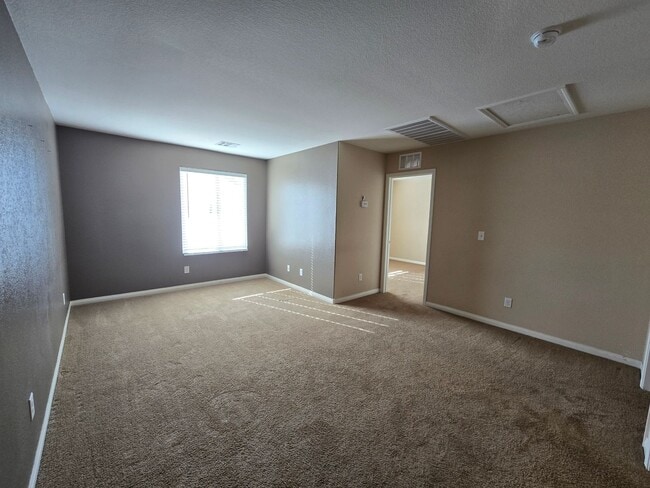 Building Photo - An Amazing 3 Bedroom Home in South East Las Vegas.