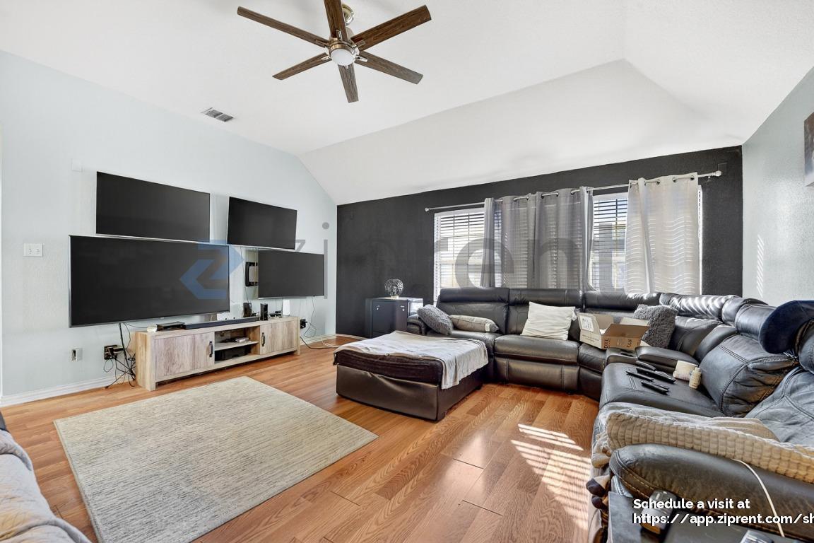 Building Photo - 6501 Amesbury Ln