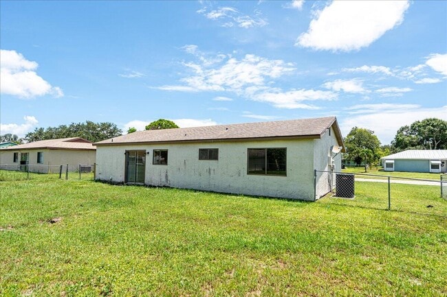 Building Photo - 849 SW Belmont Cir
