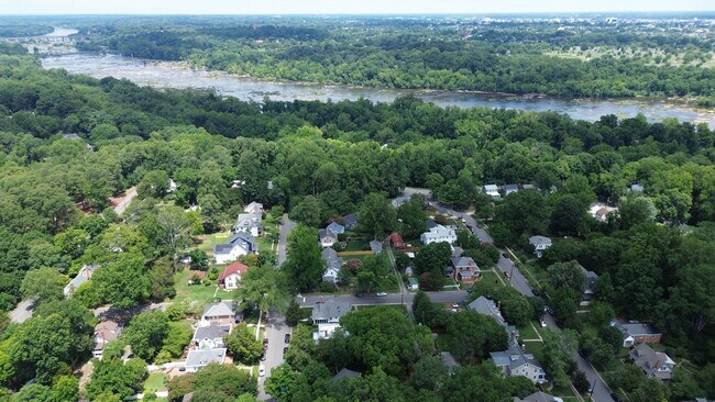 Building Photo - Heart of Woodland Heights just blocks from JRPS, Renovated 2BR / 1.5BA home with gardens
