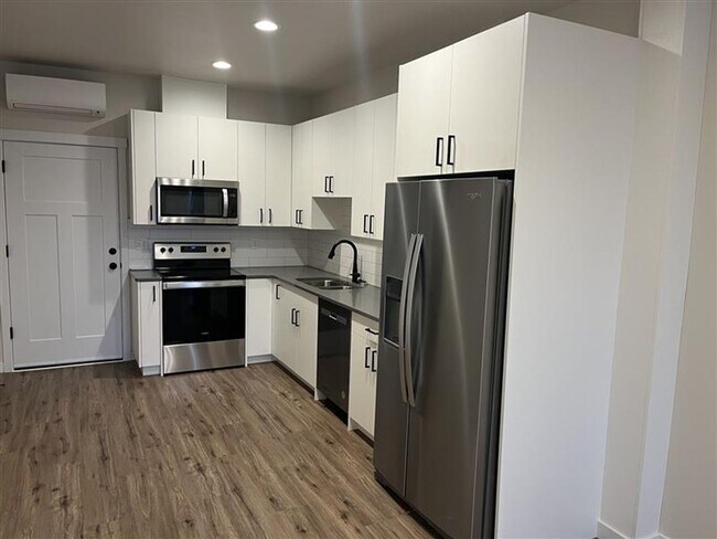 Building Photo - 2229 DeJong Dr