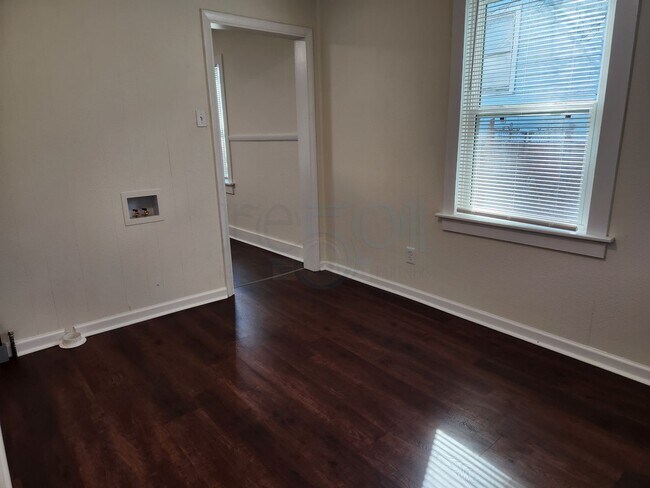 Building Photo - *Availabe Soon* Completely Remodeled Home!