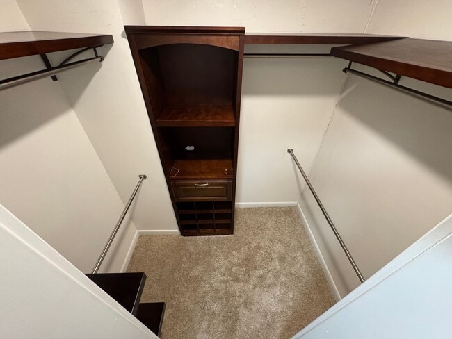Building Photo - Stunning 4 Bed 2.5 Bath Single-Family Home...