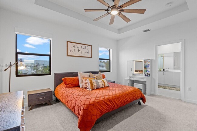 Building Photo - 4917 Oakmont Dr