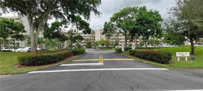 Building Photo - 2108 S Cypress Bend Dr