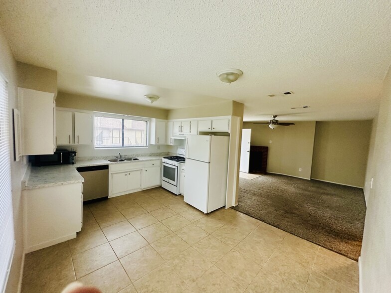 kitchen - 6005 Hill Dale Ct