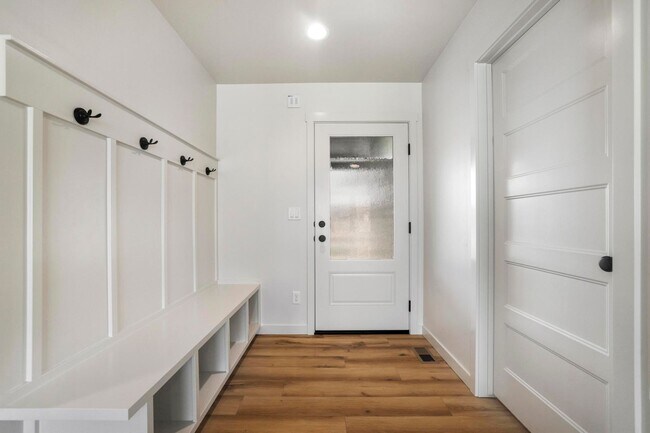 Building Photo - 392 Rock Dove Loop