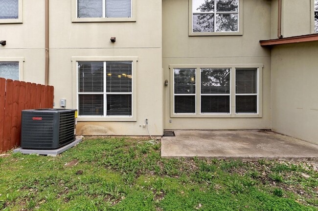 Building Photo - 2410 Great Oaks Dr