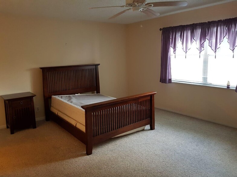 Building Photo - 3300 Spanish Moss Ter