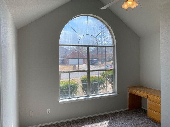 Building Photo - 4902 Hawthorne Way