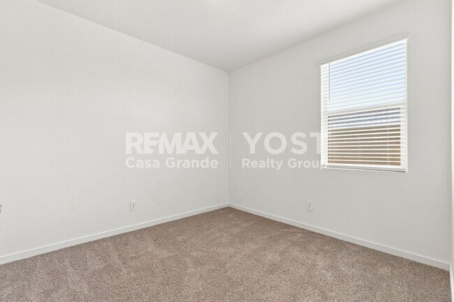 Building Photo - 2689 E Santa Ynez Dr