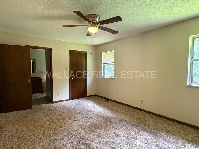 Building Photo - 4 BEDROOM HOUSE IN KINGS GATE SUBDIVISION ...