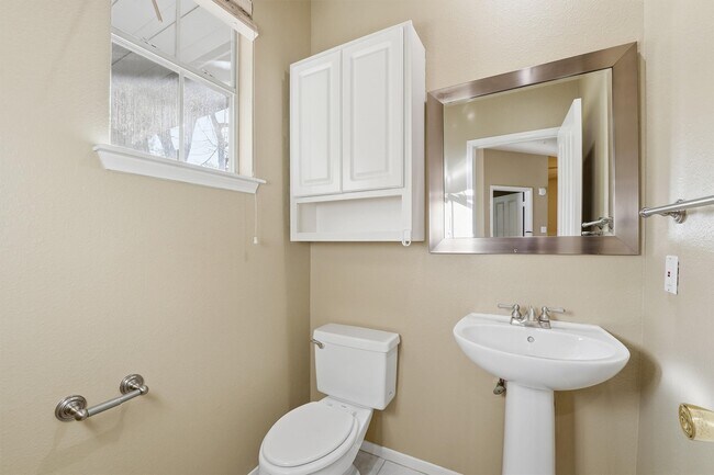 Building Photo - 56 Lakeridge Dr