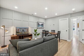 Building Photo - 1404 Holbrook St NE