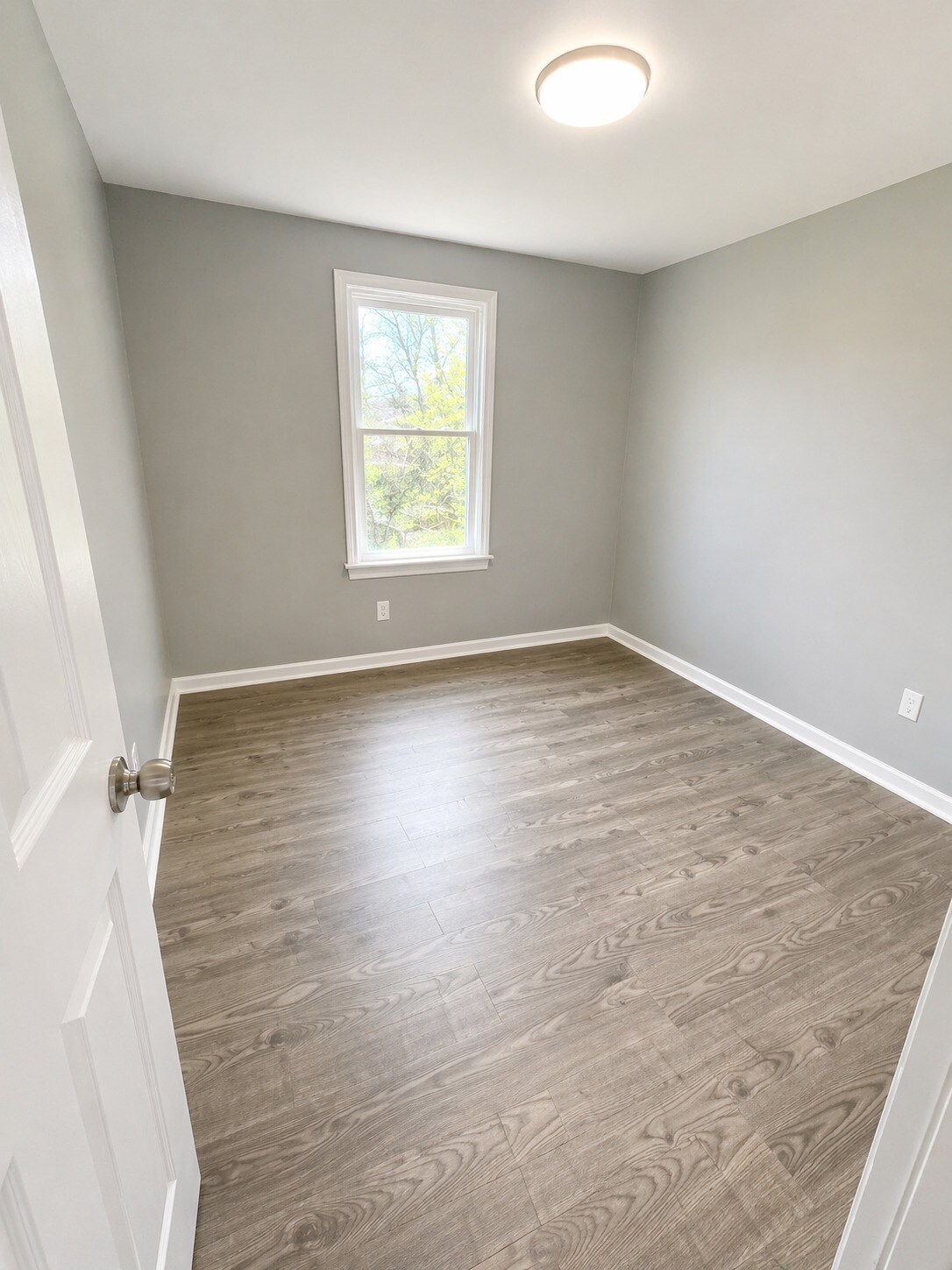 Building Photo - 1117 E 9th St