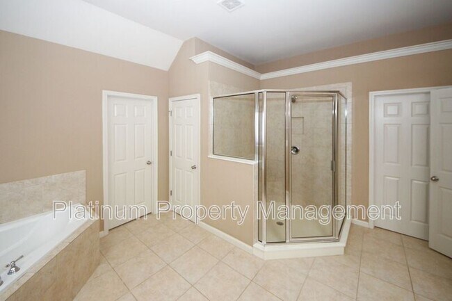 Building Photo - 4580 Wykeshire Ct
