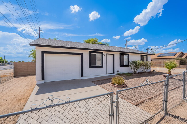 Building Photo - 402 N 101st Pl