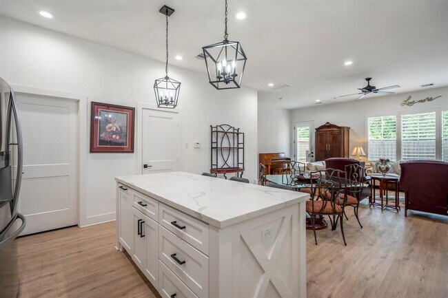 Building Photo - 6405 Highland Pine Ln