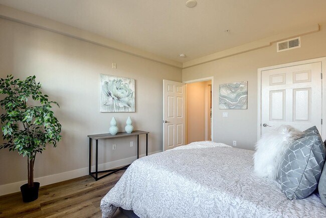 Building Photo - 809 Auzerais Ave