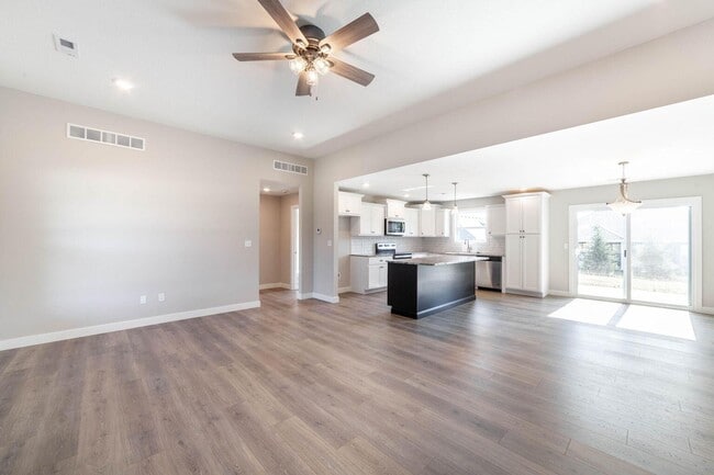 Building Photo - 2124 Brengman Dr