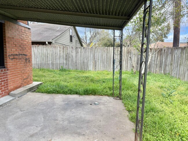 Building Photo - 3527 Rosedale St