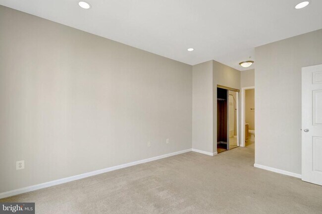 Building Photo - 4850 Eisenhower Ave