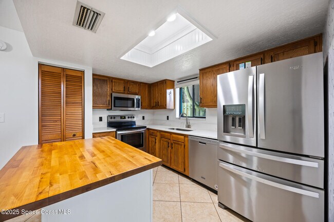 Building Photo - 123 Adams Ave