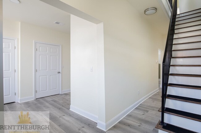 Building Photo - Updated 4BR House with 2 full baths and yard!