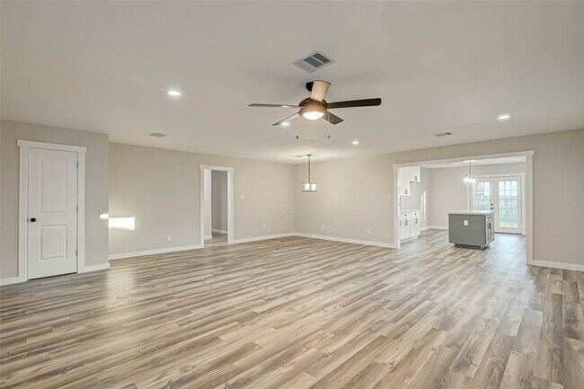 Building Photo - 2111 Nina Lee Ln