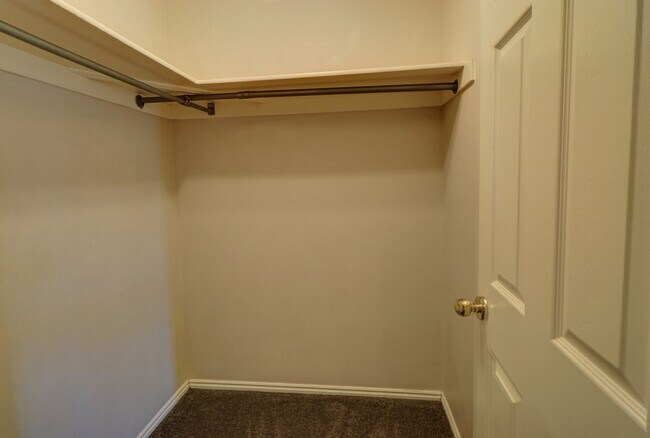 Building Photo - 3 Bed Provo Condo