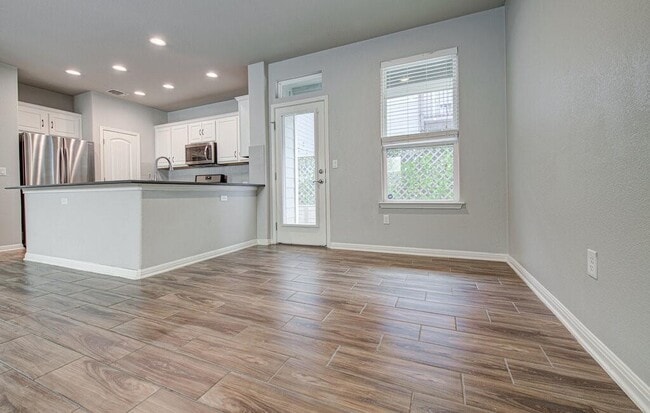 Building Photo - 8816 Blaze Dr