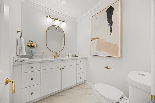 Building Photo - 673 S Mentor Ave