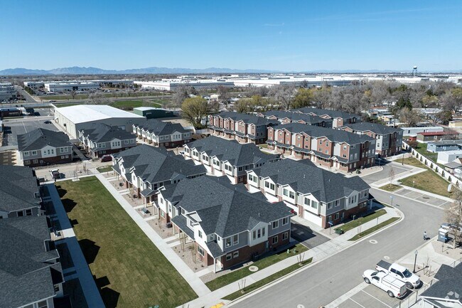 Building Photo - 1090 S 400 W