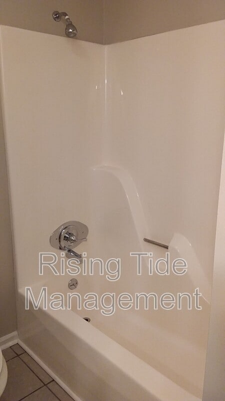 Building Photo - 436 10th Ct